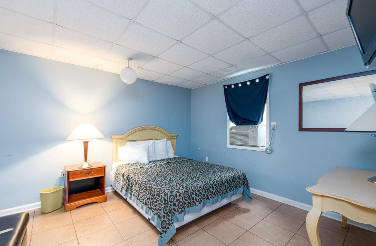 Charlee Beach Oceanblock 2*