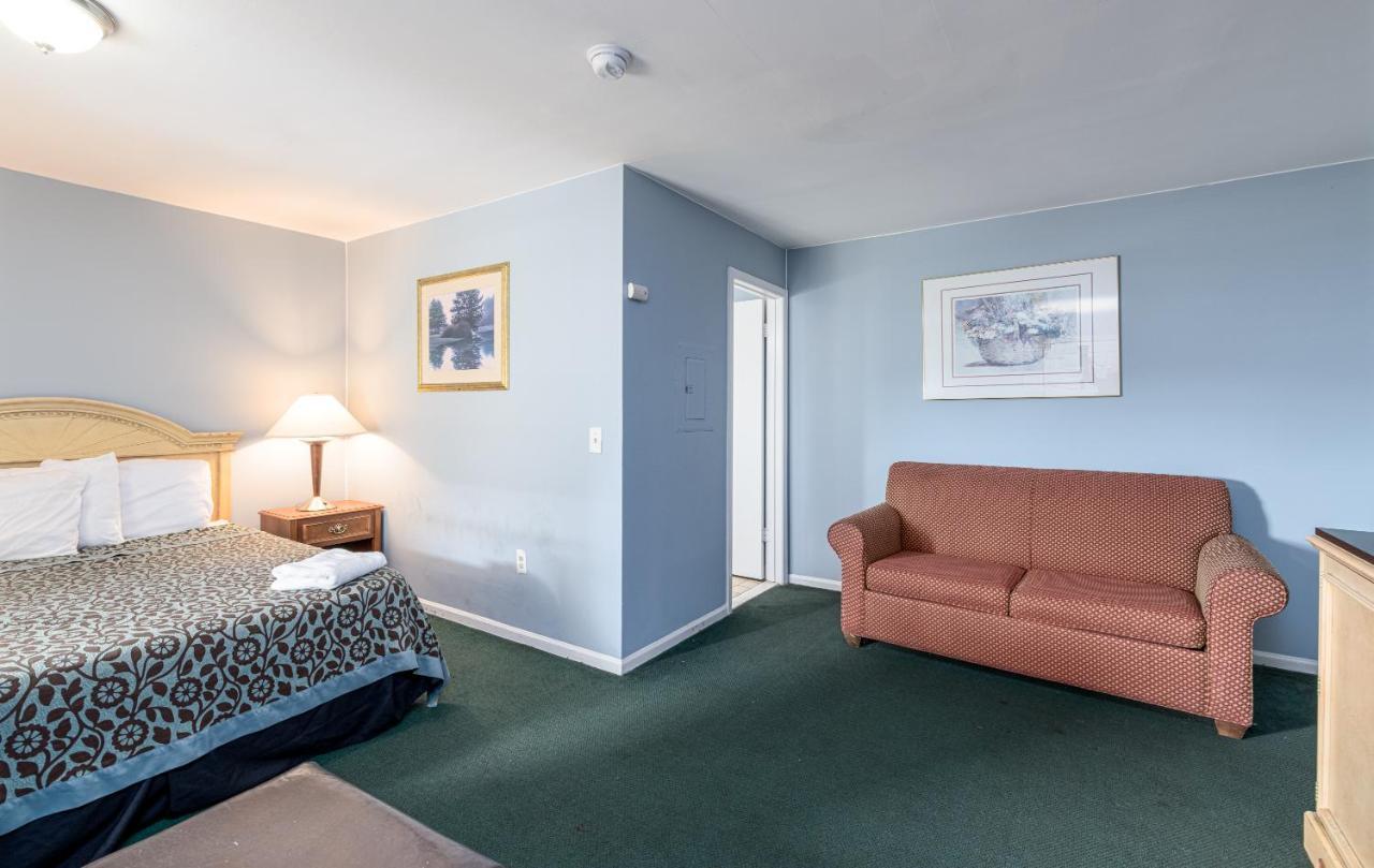 Charlee Beach Oceanblock 2*